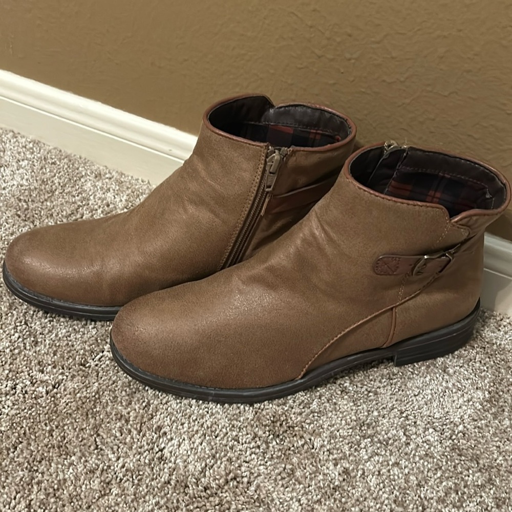 Baretraps Brown Half Boot Sz 9